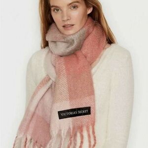 Victoria'S Secret NWT! Grey Pink Plush Plaid Scarf One Size